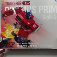 MPG17擎天柱（日版）沉浸式把玩体验，之前发的那个是3C版，今天是除夕夜，也祝大家新年快乐，马年发大财，感谢大家这么久以来的支持和喜欢#变形金刚 #擎天柱 #变形玩具 #汽车人