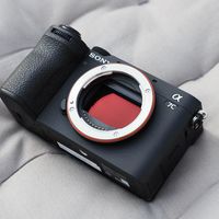 3300万像素+7级防抖，索尼A7C II凭何两年后仍稳居全画幅销量前三？