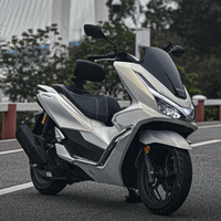 150cc踏板怎么选？五羊本田平踏实用派 vs 豪爵龙骨操控党，储物与动力取舍成关键