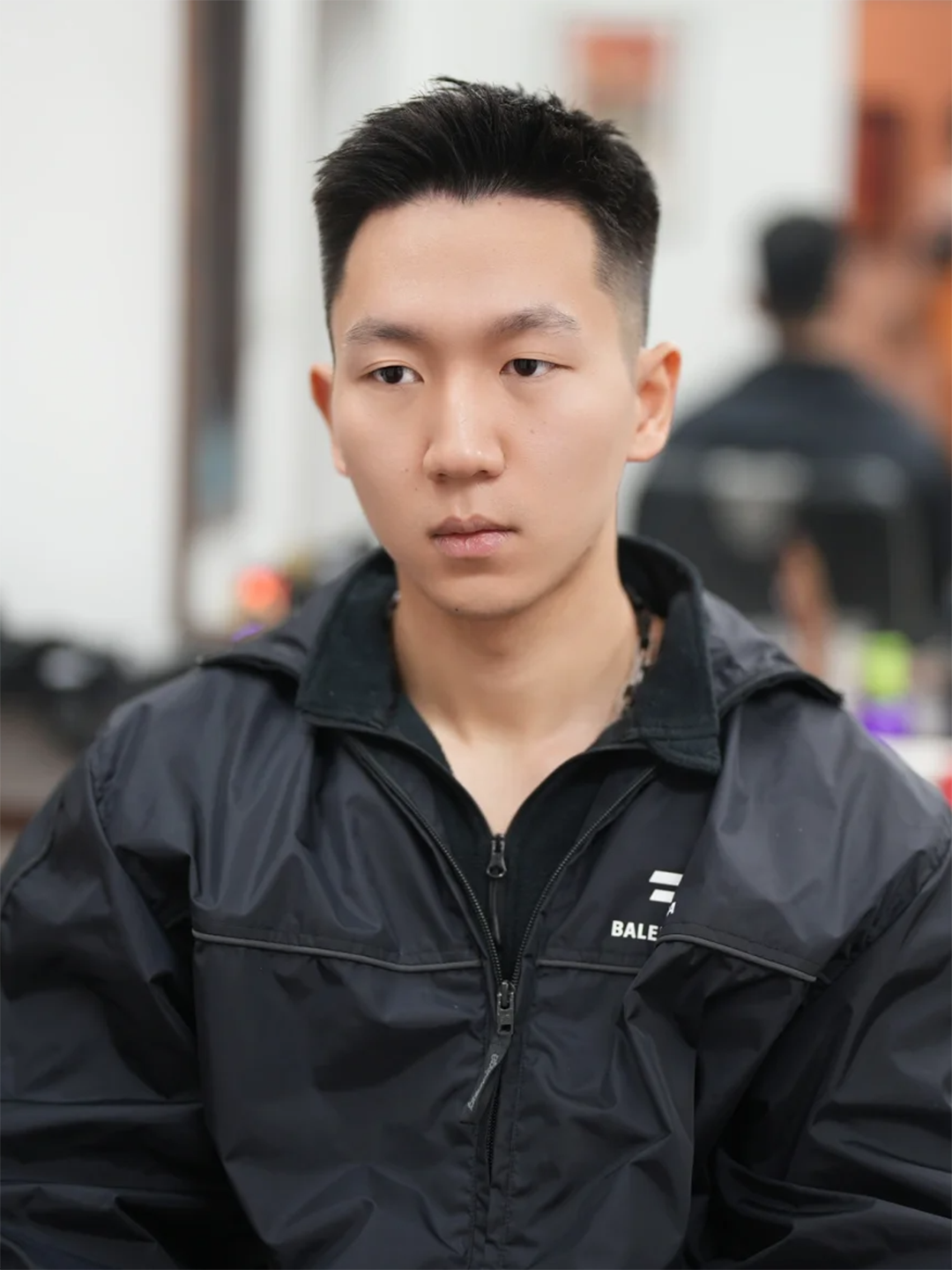 男生别只会说“剪短点”了,新年就剪这3款造型,时髦又显帅气!