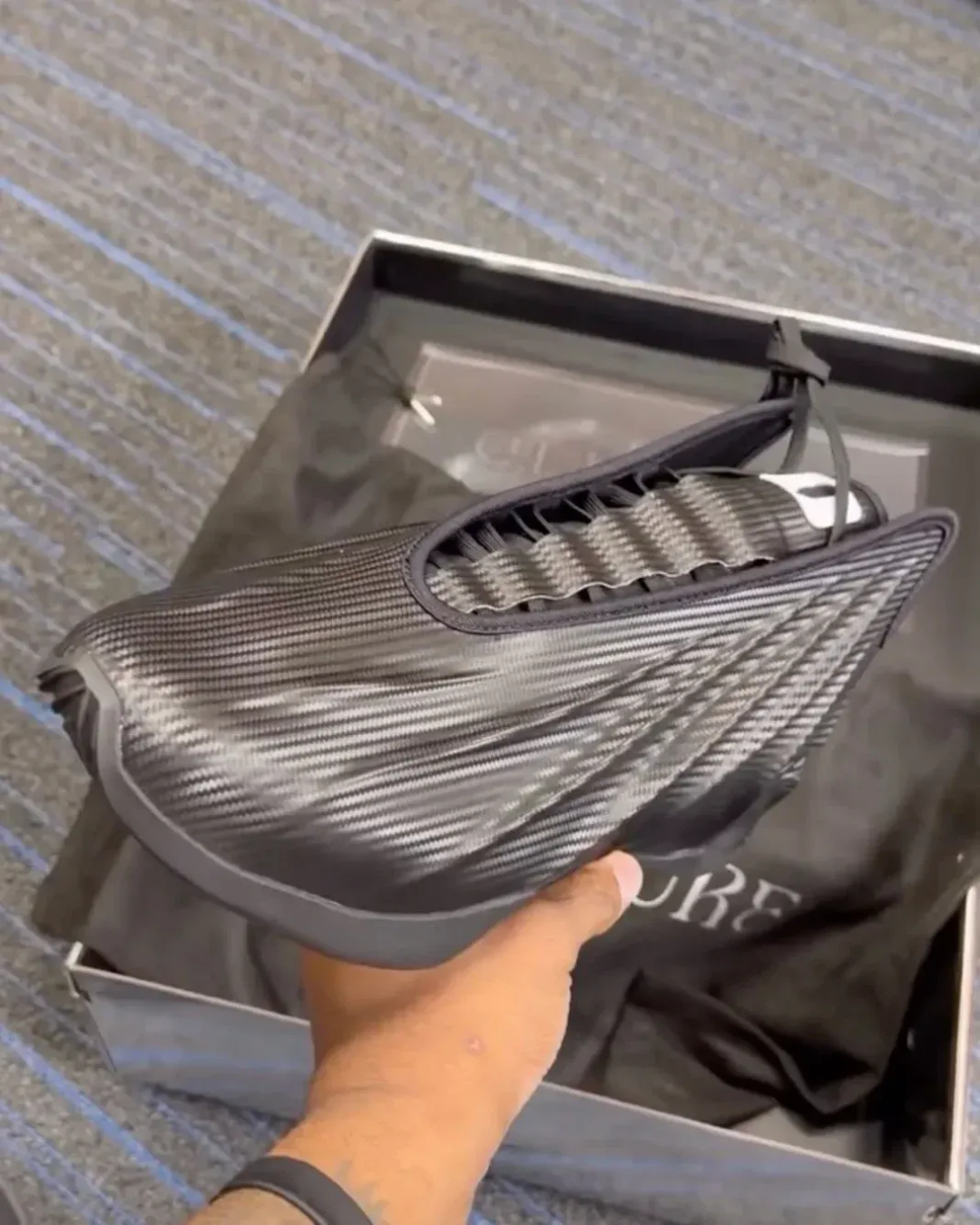 Nike GT Future「教练版」曝光!鞋面是碳纤维材质!