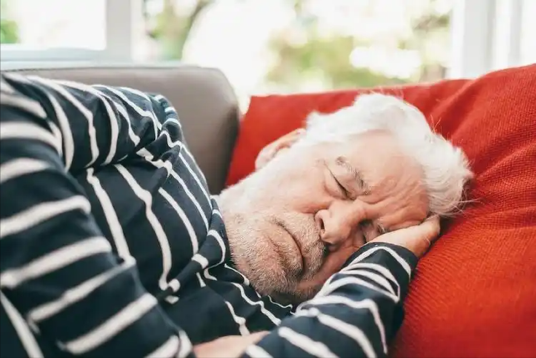 10点睡觉不正确？医生告诫：老人过了65岁，睡觉尽量要做到这7点