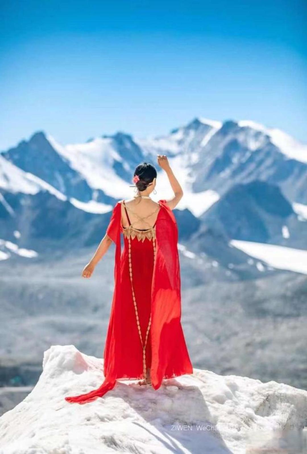 为什么说,中年女性拍照要远离镜头?因为更有高级感和氛围感