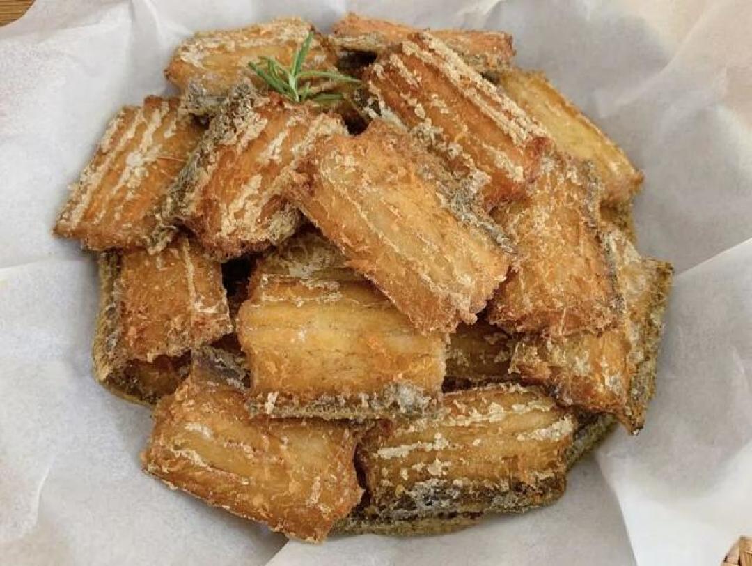 带鱼要不要刮鳞？90%的人都做错了，教你这样处理保存，鲜到离谱