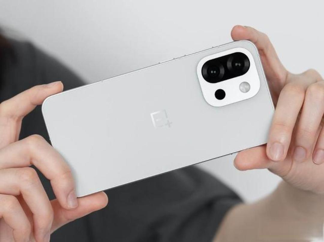 16GB+512GB,“值得捡漏”的3款小屏手机,轻松用到2030年