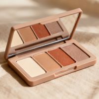 新手选眼影盘，别只看颜色多！配色逻辑与粉质稳定性才是关键