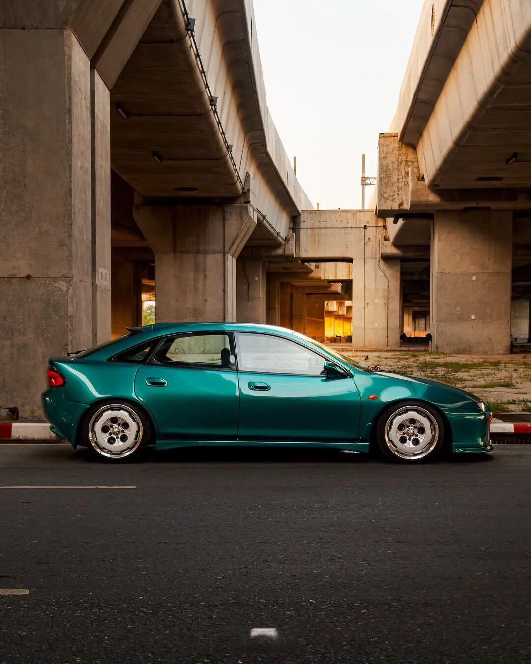香港影视剧中常客:Mazda 323F Astina!