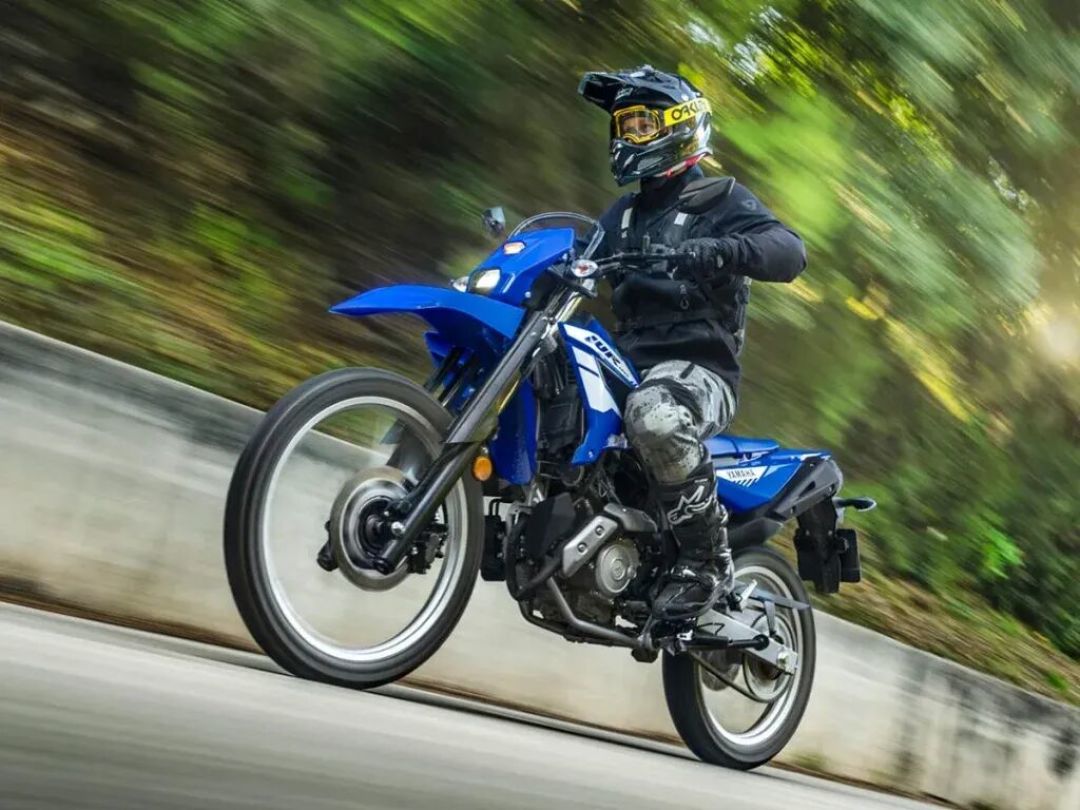雅马哈WR125R大改款!换上全新纵向双眼头灯,造型更前卫