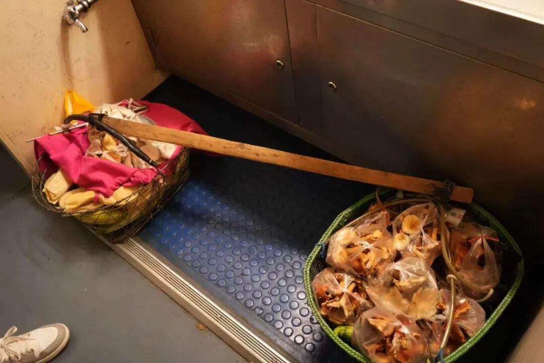 一路向黔|“绿皮慢火车,载满黔山烟火气——5639次列车一日行纪”