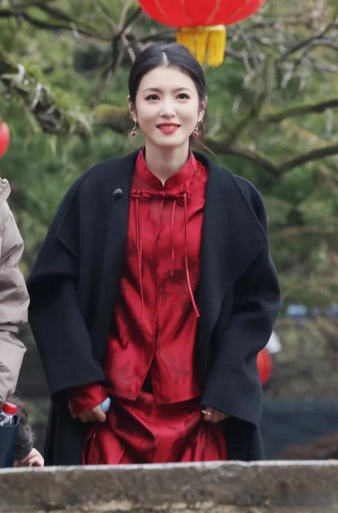鹅蛋脸杏仁眼,32岁的她风情而不风骚,成为《镖人》最惊艳的女人