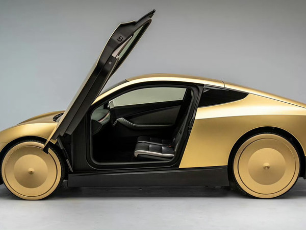 Cybercab首辆下线：马斯克这一刀，砍向了汽车工业的“百年根基”