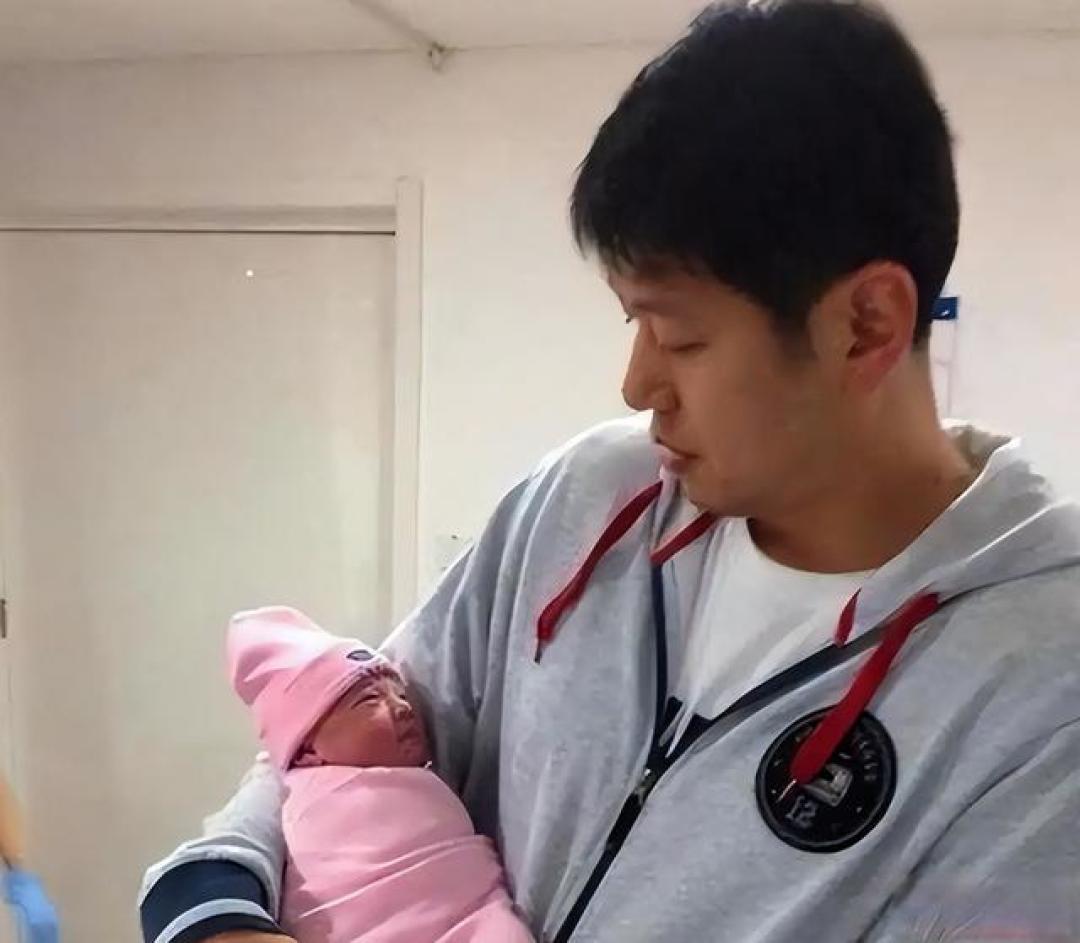 亡妻尸骨未寒便再娶,八一队最帅球员,凭啥被前岳父母百般赞扬?