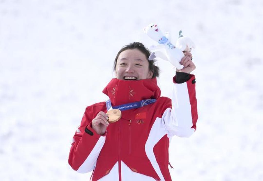 16年征途4次大手术,35岁徐梦桃卫冕创史,国歌响起时她喜极而泣