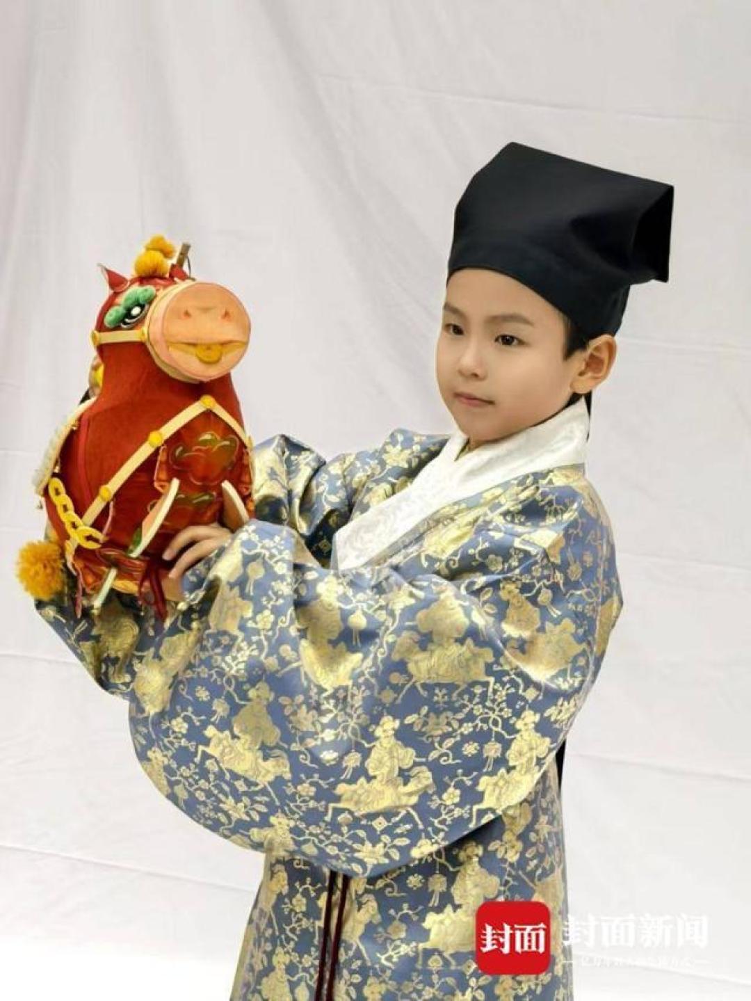 揭秘春晚爆款汉服:明代道袍藏着“三阳开泰”的美好祝福