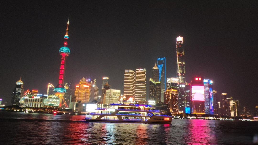 浦江两岸一夜看尽百年风华，这才是上海夜景的视觉巅峰