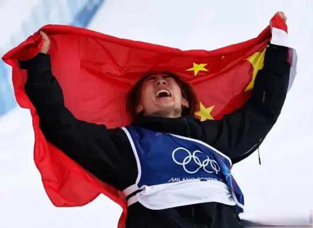 苏翊鸣22岁生日夺金泪洒赛场,成就中国单板滑雪双金王
