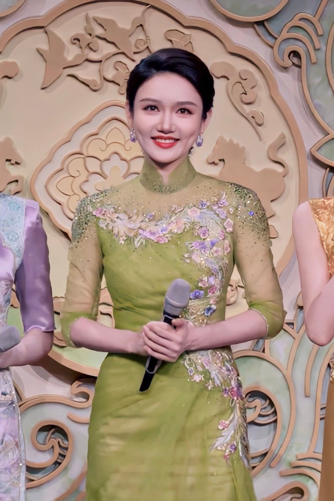 龙洋回应紧盯提词器争议,为画下眼线在线求推荐假睫毛