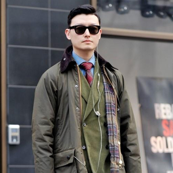 中老年男人：过年要多穿这3种颜色，看着洋气，还显得年轻有型