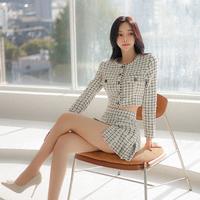 每日穿搭 | 今日份“小香风+丝袜”心动公式，优雅与甜酷的满分平衡