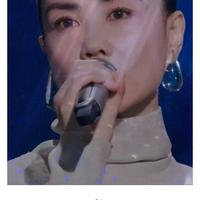 王菲连续两年带火小众耳环！今年春晚水滴耳环被调侃像“洗衣凝珠”，化妆师回应