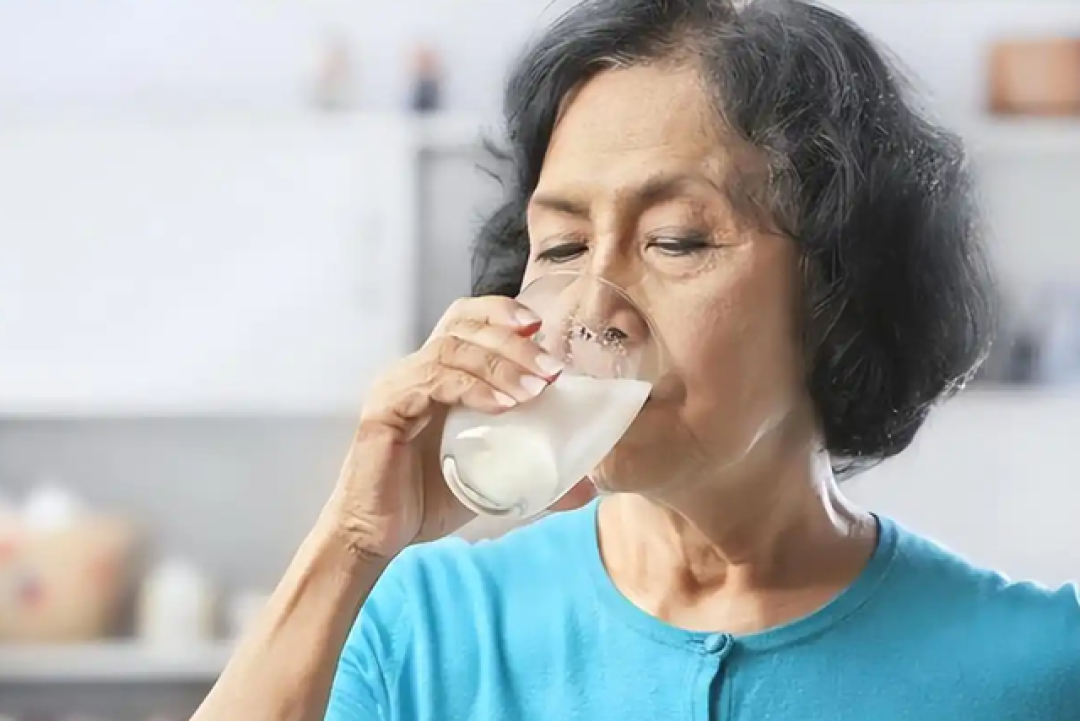 失眠多梦与缺镁有关?医生:经常喝牛奶,不如晚餐加这3样