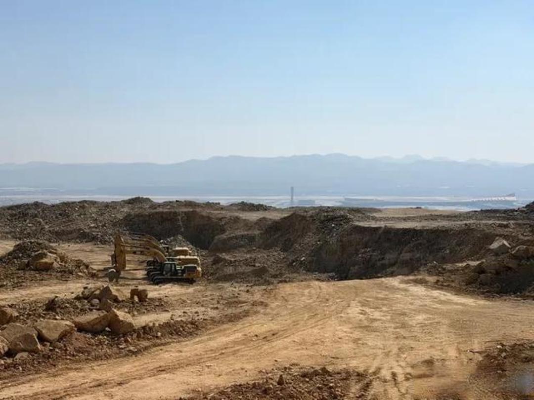 走双龙小环线，远观昆明机场新跑道建设，我们用一场徒步欢乐迎春