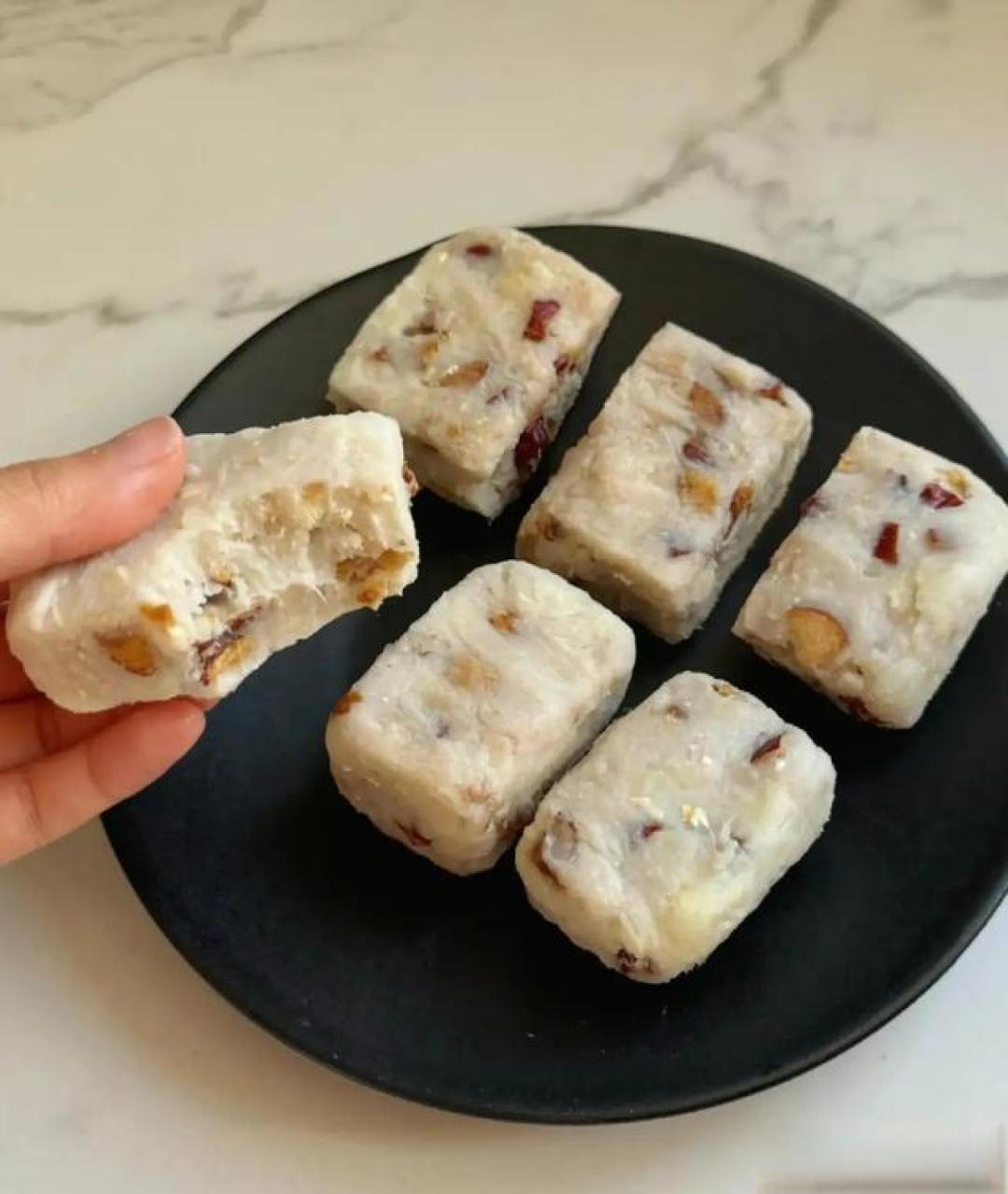 女人不要太节俭，多吃4大 “碱性”零食，补充雌激素，显年轻。