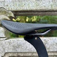 S-Works Power EVO Mirror凭多宽度覆盖与前鼻优化，成中高端骑手最均衡选择