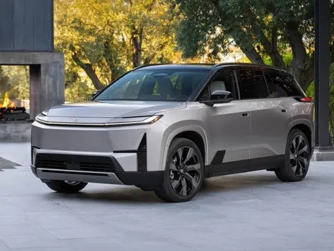 丰田发布首款纯电汉兰达:515km续航、三排座中大型SUV