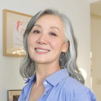 年纪越大越要打扮!看这位62岁奶奶:白发不染,穿衣简约又高级