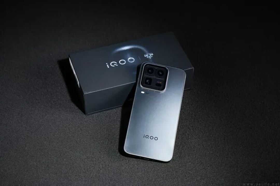iQOO 15 Ultra首测：开创头部品牌“游戏超大杯”时代