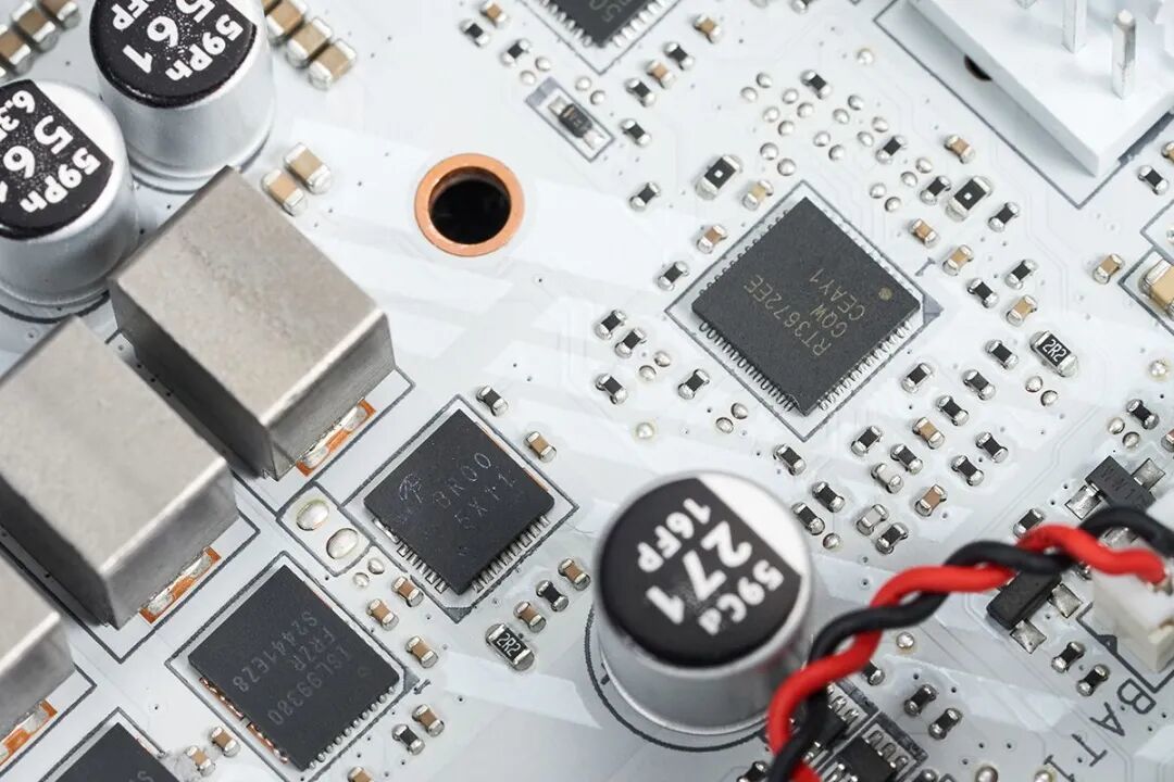 微星MPG B850M EDGE TI MAX WIFI刀锋 钛评测:是M-ATX,但内外都要MAX