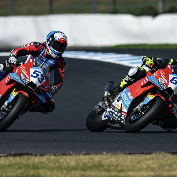 电子油门+阀门排气，张雪820RR配置到底到什么水平？