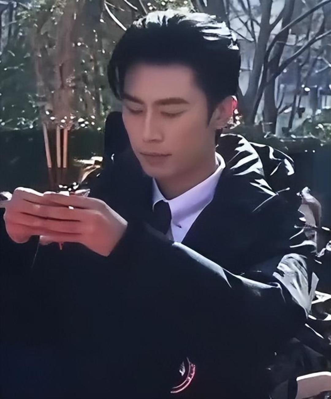 短剧一姐李柯以开机生图翻车,脸肿腰圆穿拖鞋,昔日太奶形象难寻