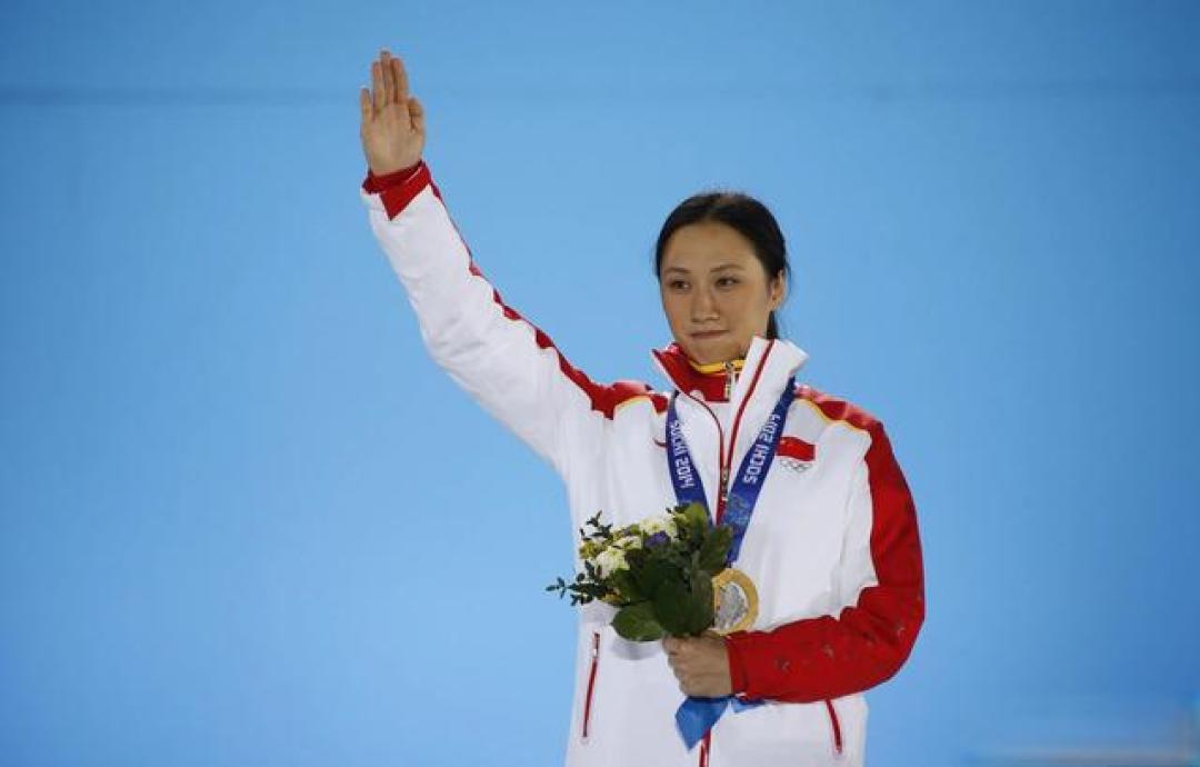 那个为苏翊鸣颁奖的女人,12年前也在这里哭过