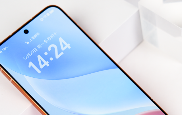 荣耀“电量王”跌至新低,512GB+10080mAh,充一次电续航3天
