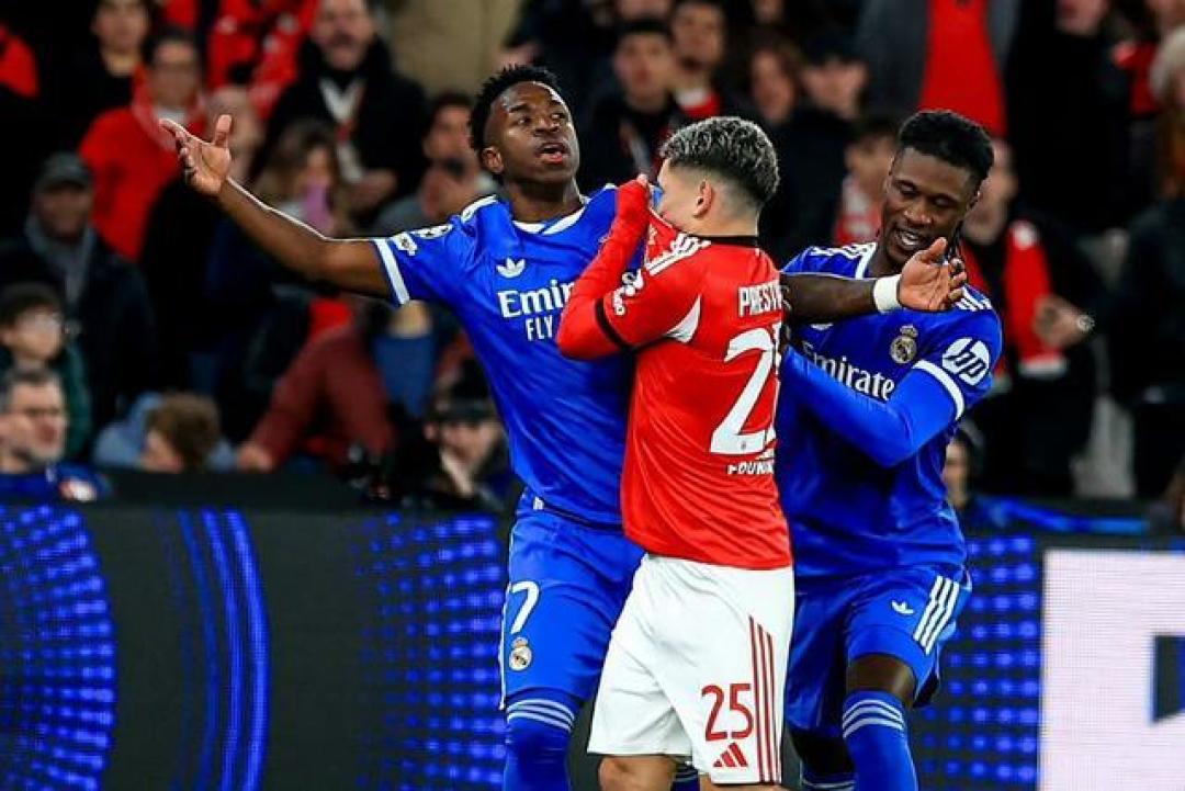 皇马1-0本菲卡：维尼修斯世界波，种族歧视与穆帅红牌抢戏