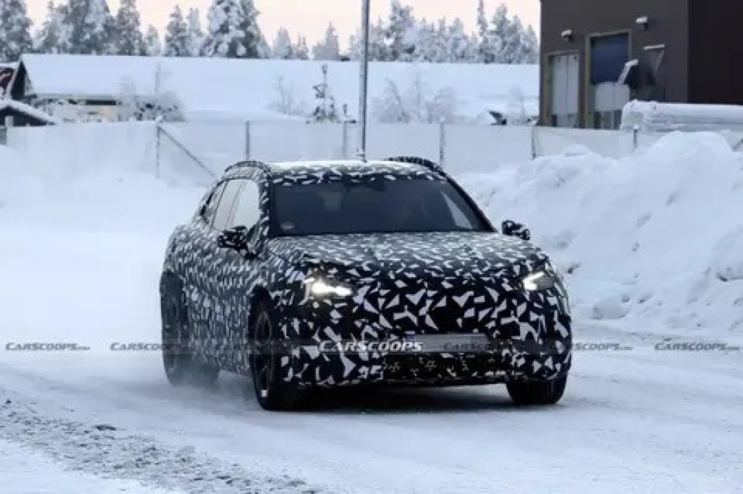 梅赛德斯-AMG GT纯电SUV谍照曝光:三电机1360马力,2027年上市