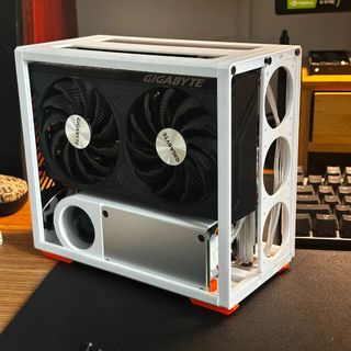 ITX机箱选购核心：散热冗余与硬件兼容的精准平衡
