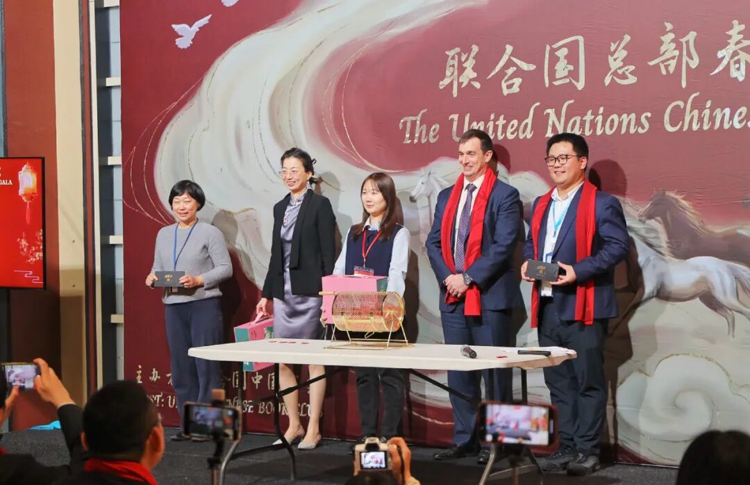 陶溪川文创丨在联合国春晚，用陶瓷讲述东方美学