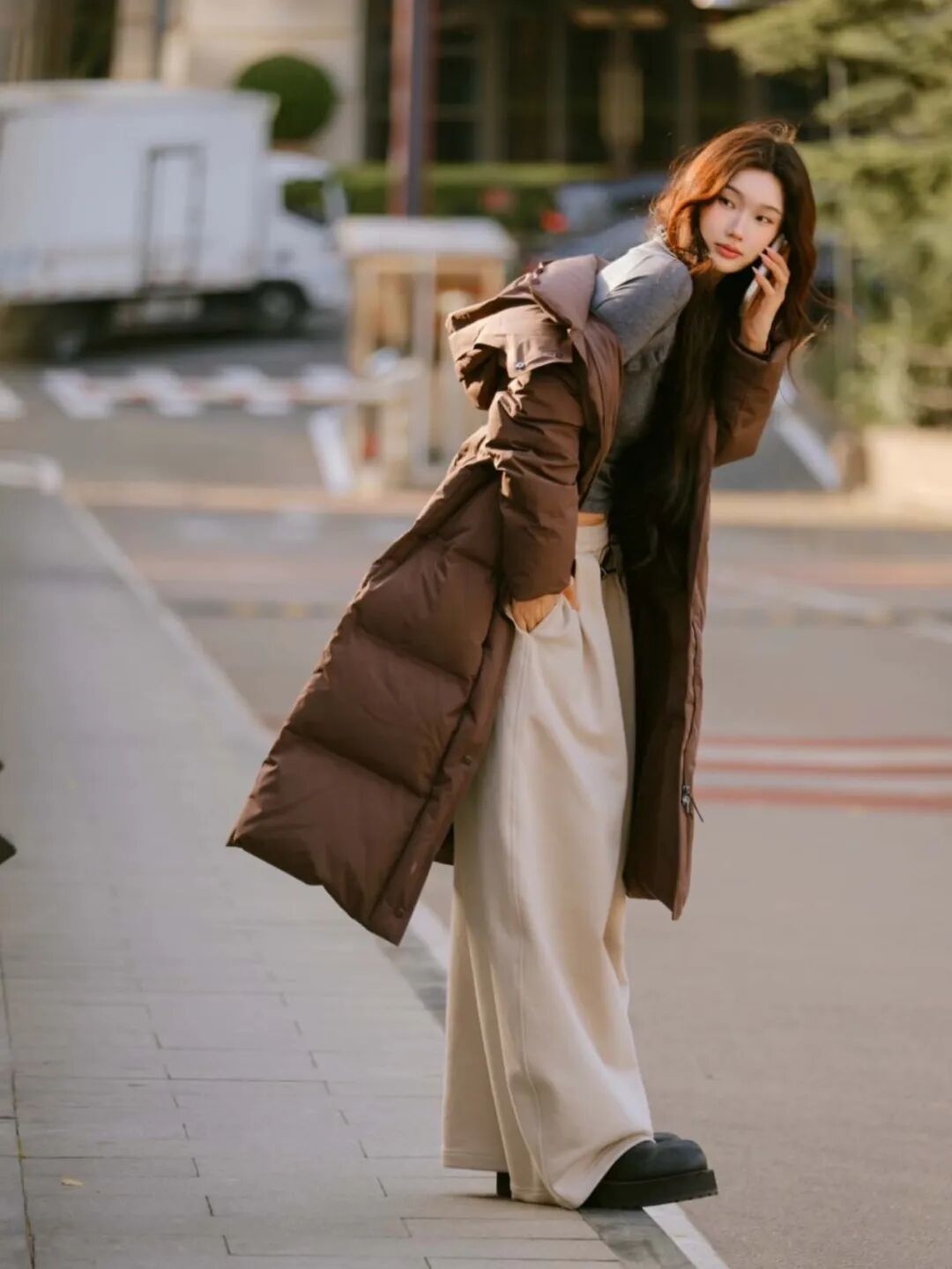 为什么你穿“长羽绒服”太普通?掌握穿搭关键点,你也是时髦精