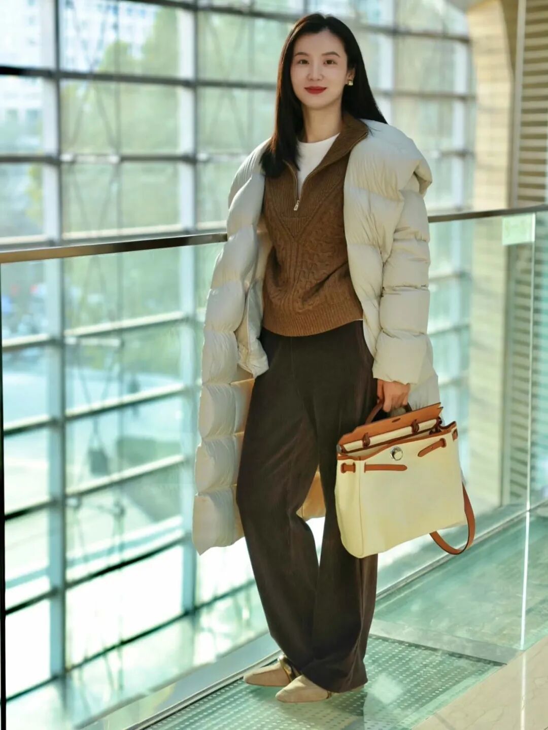 为什么你穿“长羽绒服”太普通?掌握穿搭关键点,你也是时髦精