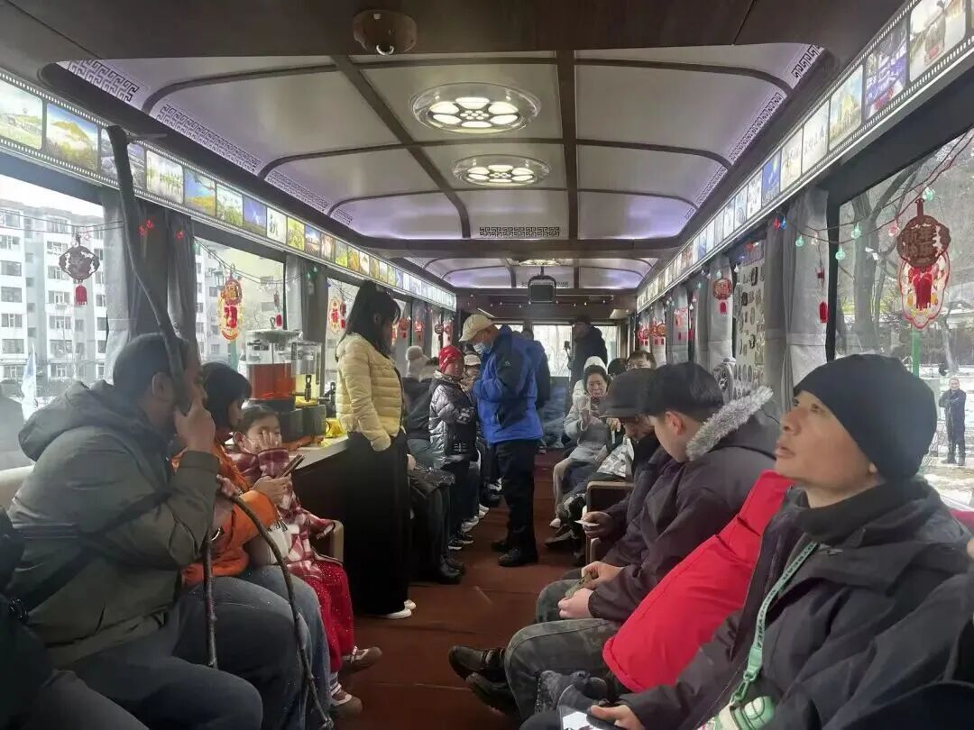 大年初一 坐“氢凇号”穿越百年吉海铁路