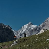 始祖鸟Beta Jacket：户外硬壳天花板还是都市潮流单品？3000+用户观点大PK