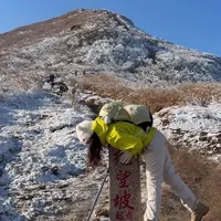 体能一般冲白武是什么体验?两天一晚上集
武功山反穿,全程26km,累计爬升2300m
Day1:萍乡站坐车到龙山村-发云界碑-武发客栈住宿
Day2:武发客栈-观音菪-金顶-武功山正门
#旅行碎片vlog #武功山 #徒步