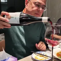 什么类型的红葡萄酒适合搭配海鲜？#葡萄酒#餐酒搭配#干白葡萄酒#葡萄酒知识#爱喝红酒的林叔叔