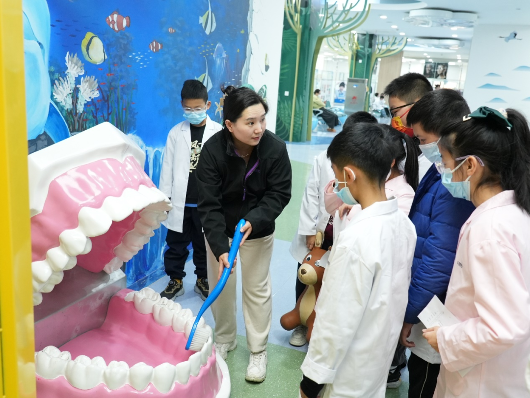【诚爱校园·德育】职业体验小小牙医,开启爱牙体验之旅 | 四(5)班亲子活动
