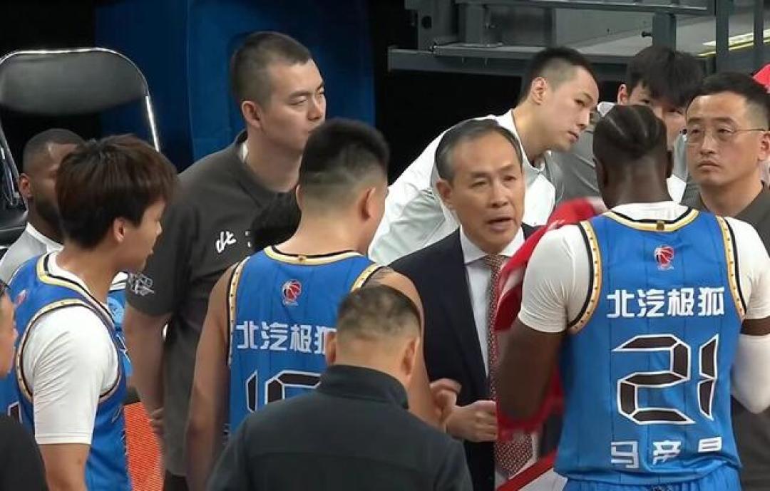CBA排名更新!广东上海连胜,辽宁低迷排名第12,山东第7新疆复苏