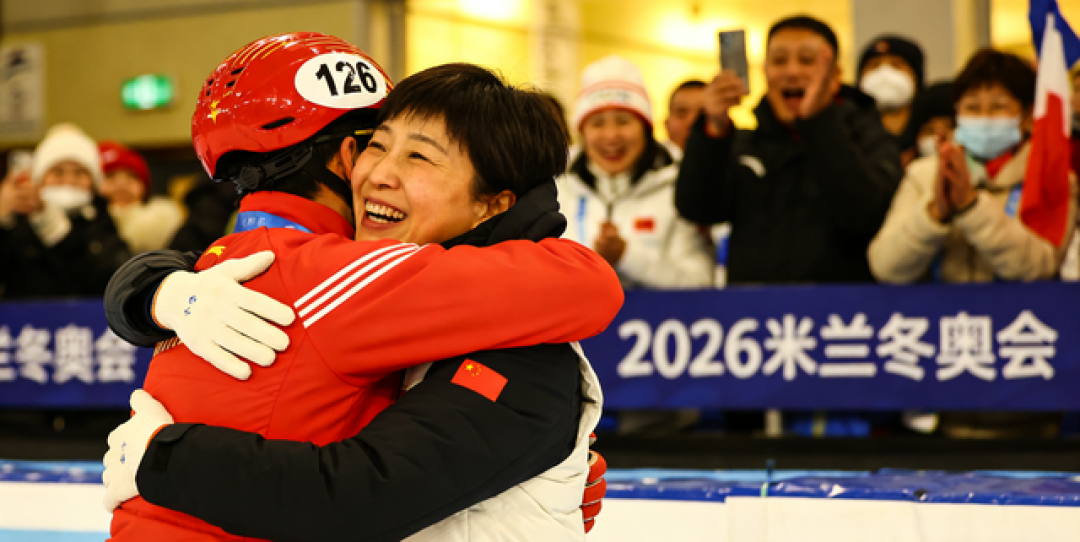 十金传奇!李琰带队斩获第10枚奥运金牌,从短道到大道铸就神话