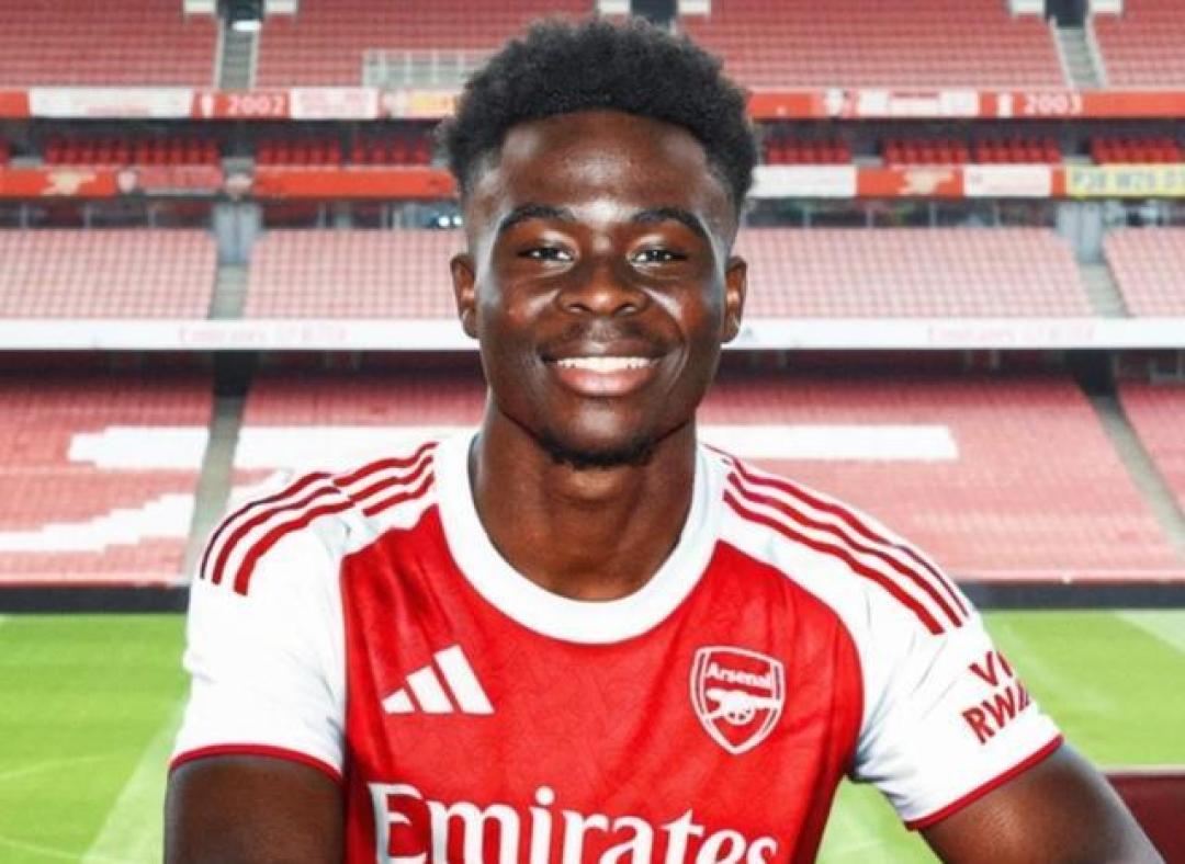 30万顶薪长约!阿森纳锁定青训瑰宝萨卡,奠定球队未来基石